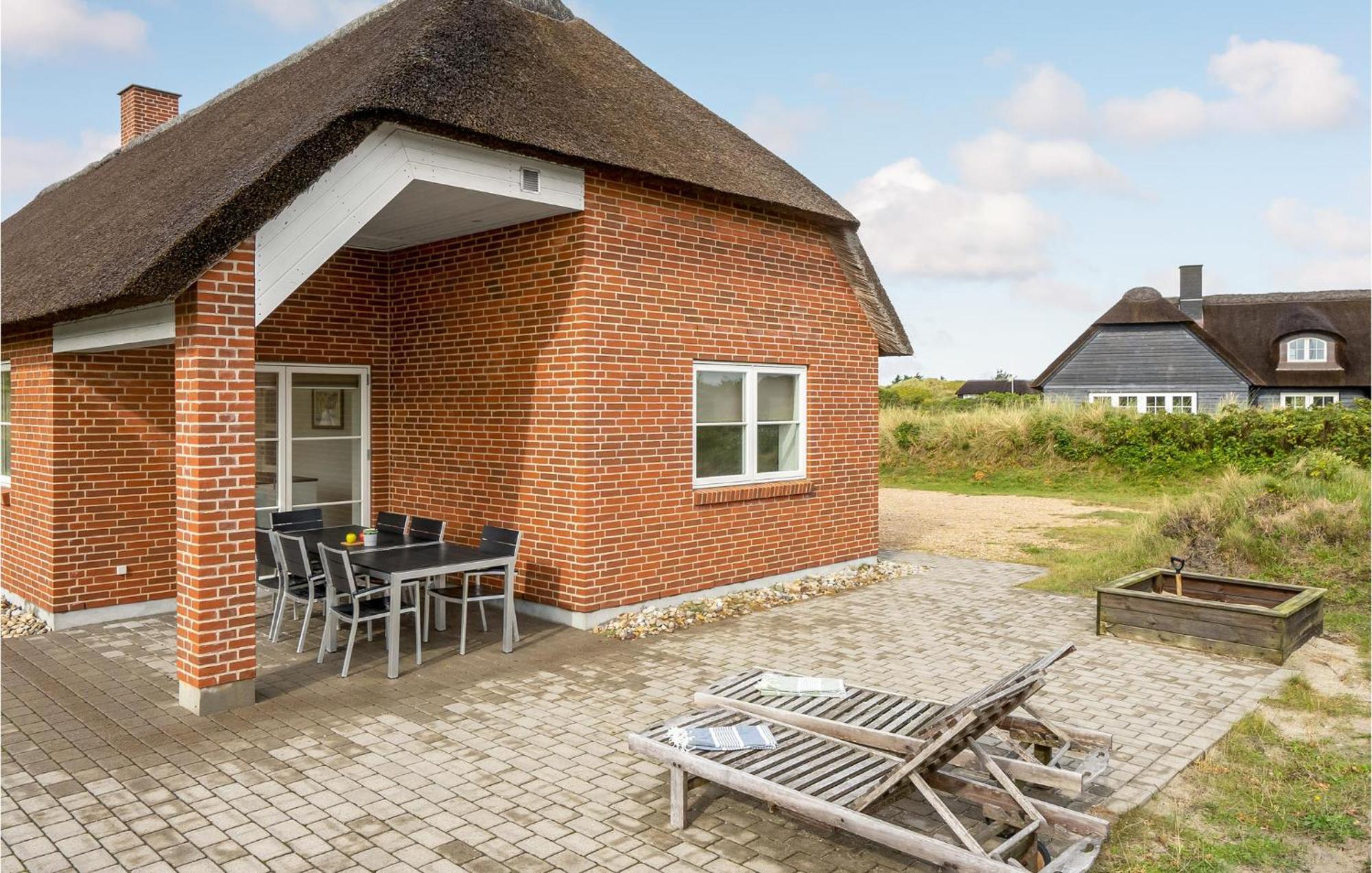 Amazing Home In Blavand With Wifi ภายนอก รูปภาพ