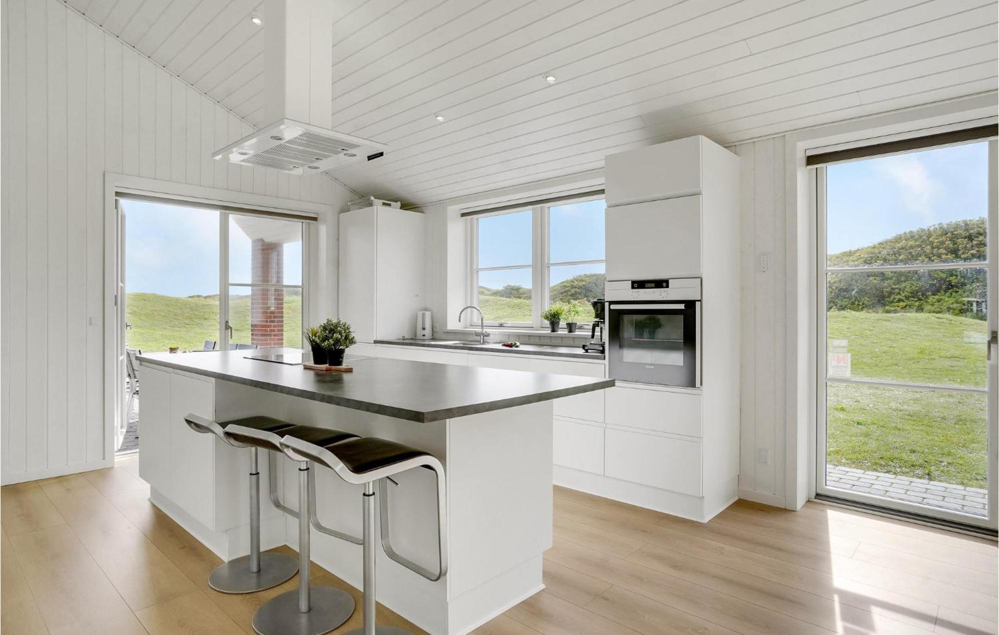 Amazing Home In Blavand With Wifi ภายนอก รูปภาพ